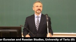 У повідомленнях не йдеться про те, чи Морозов визнав провину