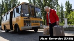 Українці з окупованого лівобережжя Херсонщини евакуюються через Росію