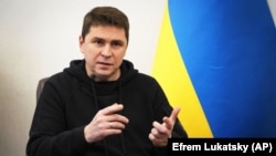 Михайло Подоляк пропонує для повернення грошей звертатися до російської держави «за наступного президента» через суд