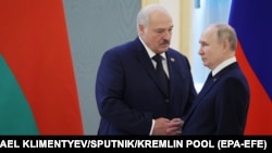 Володимир Путін у зверненні до росіян через 19 годин після теракту стверджував, що для чотирьох осіб, нібито затриманих на шляху до України, було підготовлене вікно для переходу кордону