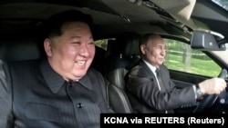 Орусиянын президенти Владимир Путин жана Түндүк Кореянын лидери Ким Чен Ын. 20-июнь, 2024-жыл. Пхеньян.