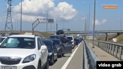 Автомобільний затор на в'їзді на Керченський міст