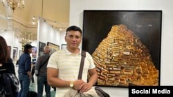 Залкар Токтогулов "Кумурсканын уюгу" деп аталган эмгеги менен.