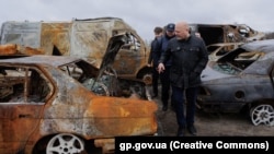 Прокурор Міжнародного кримінального суду (МКС) Карім Хан у Бучі на Київщині, квітень 2022 року