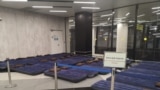 Зона отдыха для украинцев, ожидающих досмотра в Шереметьево