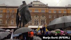Граѓани и активисти протестираат во Сараево на 6 јануари 2024 година поради политичката криза против неуставниот Ден на Република Српска