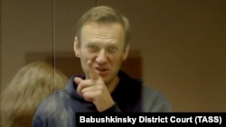 Алексей Навальный в суде. Архивное фото