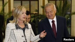 Встреча госсекретаря США Хиллари Клинтов и президента Узбекистана Ислама Каримова в Ташкенте. 22 октября 2011 года.