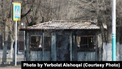 Сожженный КПП департамента полиции в Кызылорде. 7 января 2022 года