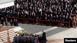 Площадь Святого Петра, Ватикан, 26 апреля 2025 года