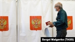 Спочатку на пост президента Росії претендували 15 кандидатів. У підсумку ЦВК Росії зареєструвала лише чотирьох