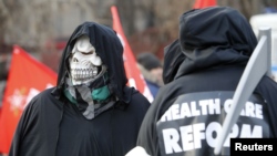 Участники митинга против реформы здравоохранения в Москве