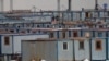 Rossiya ishchi migrantlarining yashash vagonchalari 
