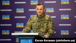 «Серед уламків ракет знаходили маркування нещодавнього виробництва – і осінь і зима. Сподіваємося, що санкції не дозволять їм робити це швидко. І швидко це навряд чи вдасться, бо крилата ракета – це високотехнологічний продукт», – Юрій Ігнат