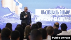 Baş nazir Nikol Paşinyan Yerevan Dövlət Universitetinin tələbələri ilə görüşüb.