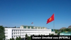 Ош шаарынын мэриясынын имараты. Архивдик сүрөт.