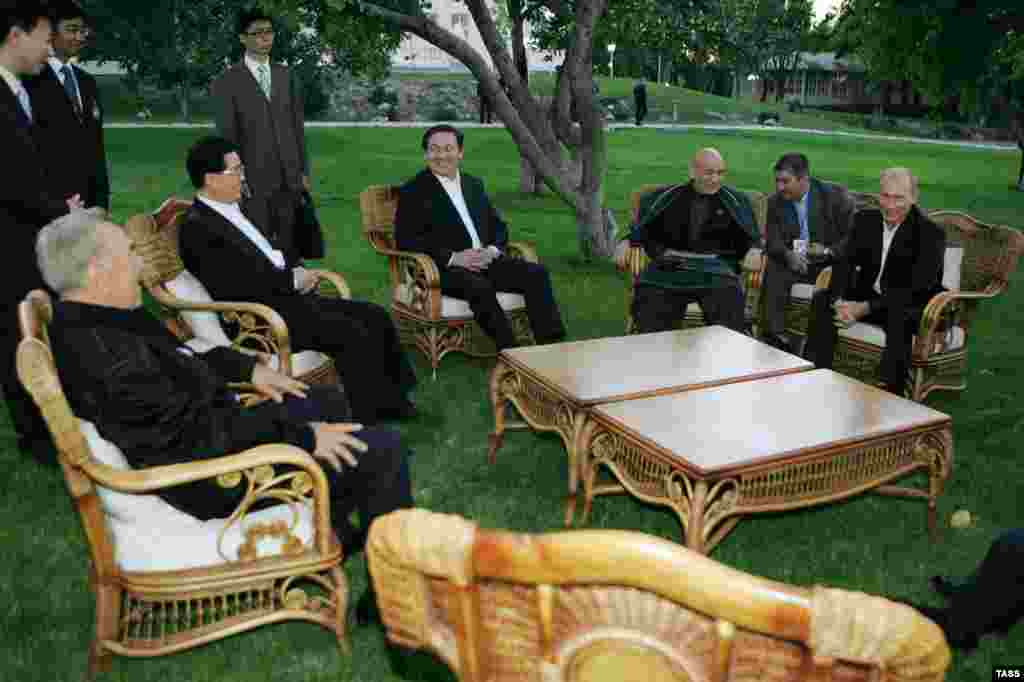 (Seated from left) Kazakh President Nursultan Nazarbaev, Chinese President Hu Jintao, Mongolian President Nambaryn Enkhbayar, Afghan President Hamid Karzai, and Russian President Vladimir Putin during a meeting of the Shanghai Cooperation Organization in Bishkek, Kyrgyzstan, in 2007. Afghanistan and Mongolia are observers of the security and economic bloc. 