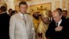 Митрополит Симферопольский и Крымский УПЦ (МП) Лазарь (Швец) между президентом Украины Виктором Януковичем и Владимиром Путиным. Крым. Севастополь. Июль 2013