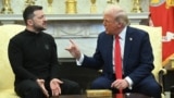 ABŞ-nyň prezidenti Donald Tramp (sagda) we Ukrainanyň prezidenti Wolodymyr Zelenski Ak Tamda. (arhiw suraty)