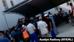Türkmənistanda bankomatlar qarşısında növbə yaranıb