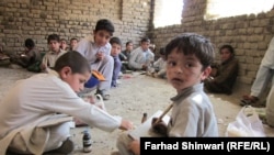 د خیبر یوه ښوونځي کې د یوه ټولګي ماشومان