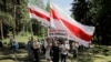 Удзельнікі мітынгу зьбіраюцца ва ўрочышчы.