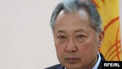 Свергнутый президент Киргизии Курманбек Бакиев прибыл в Минск и в штаб-квартире СНГ зачитал свое обращение к мировому сообществу