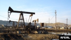 Balaxanı yaxınlığıdakı neft mədənləri