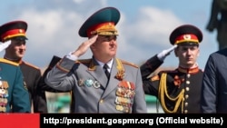 Liderul separatist Vadim Krasnoselski, la parada militară de 9 mai, de la Tiraspol