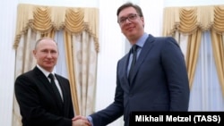 Володимир Путін (Л) і Александр Вучич під час зустрічі у Кремлі, 27 березня 2017 року 
