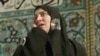 پرستو فروهر در مراسم پنجمین سالگرد داریوش و پروانه فروهر در حسینیه ارشاد