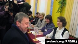 Andrey Sannikau voting on December 19, hours before the public protests began.