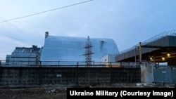 Одно из появившихся в пятницу фото, как утверждается, с последствиями удара