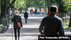 Люди на улицах в центре Алматы. Сентябрь 2020 года.