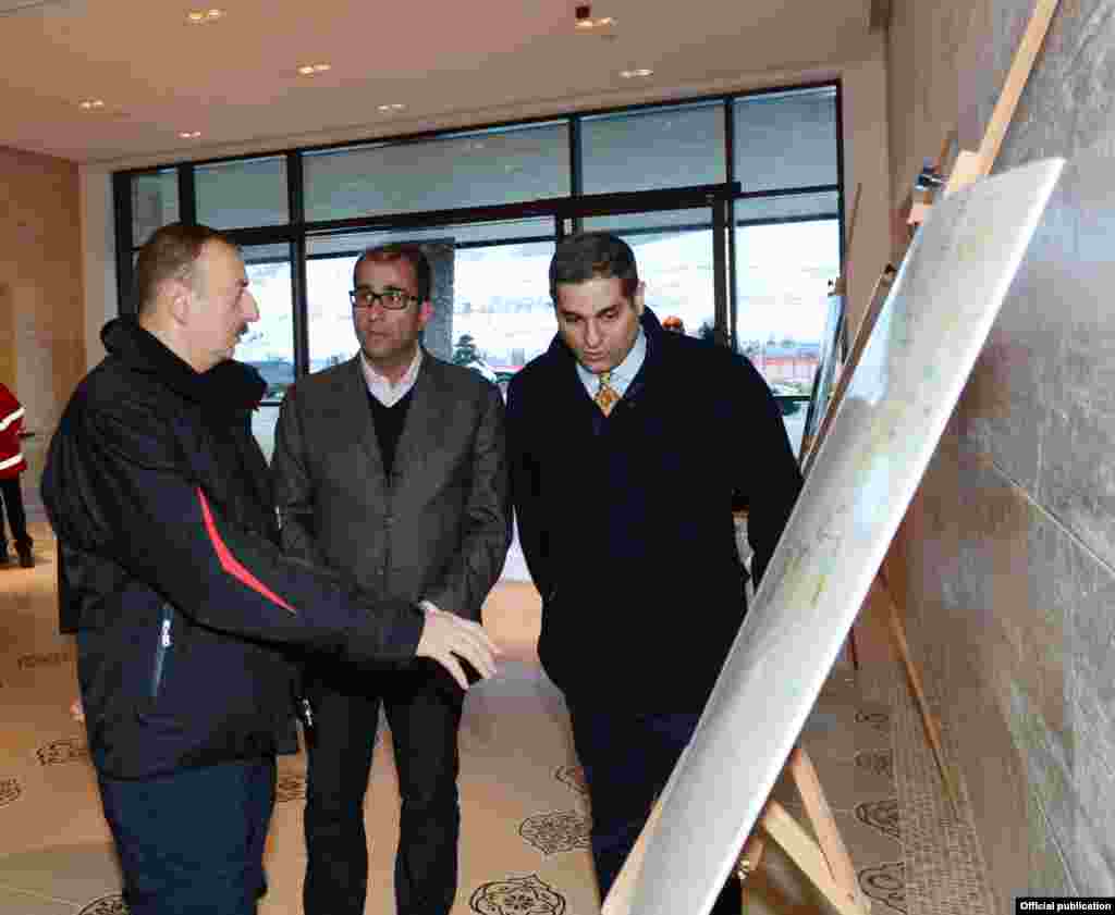 İlham Əliyev və xanımı Mehriban Əliyeva «Şahdağ Resort SPA» otelində aparılan tikinti işlərinin gedişi ilə tanış olublar