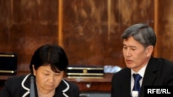 The head of Kyrgyzstan's interim government, Roza Otunbaeva (left), and her deputy, Almazbek Atambaev, confer in Bishkek.