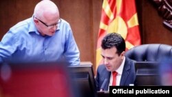 Поранешниот генерален секретар на Владата, Драги Рашковски и премиерот Зоран Заев
