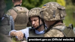 Президент України Володимир Зеленський відвідав передові позиції ЗСУ на Луганщині, 27 травня 2019 року