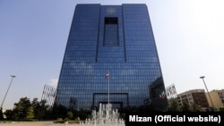 بانک مرکزی ایران در اطلاعیه‌ای از ادغام بانک‌های انصار، قوامین، حکمت ایرانیان، مهر اقتصاد ایران و موسسه اعتباری کوثر در بانک سپه خبر داد
