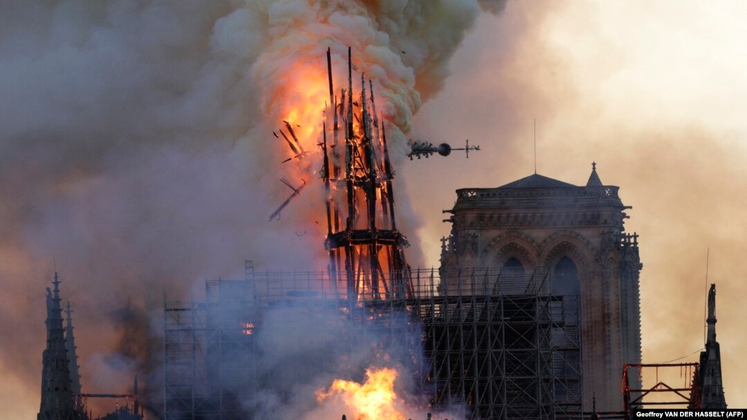 Notre Dame u plamenu