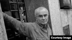 Андрей Миронов, как журналист горячих точек, состоялся по большей части в Чечне в 90-е годы. Он любил эту страну, этот народ, и всячески хотел мира для Чечни. фото: grani.ru