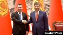 Президент Кыргызстана Садыр Жапаров и председатель КНР Си Цзиньпин. 