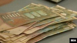 Банкноти по 1000 денари. илустрација.