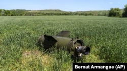 Уламки впали в полі Кам'янець-Подільського району, також ракета впала у лісі поблизу одного з сіл Хмельницького району. Фото ілюстративне 