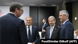 Претседателите на Србија и на Косово Алексанадр Вучиќ и Хашим Тачи
