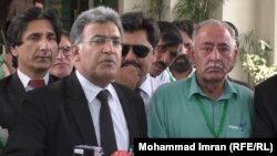 د مشال خان پلار محمد اقبال او وکيل خواجه اظهر