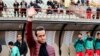 مهدی رستم‌پور: کریمی و برخی هواداران فوتبال بر این باورند که مجری و تهیه کننده برنامه ۹۰، با رییس فدراسیون، همچنین با سرمربی تیم ملی سازش کرده. عده‌ای نیز دیدگاه مخالفی دارند.
