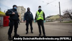 Штраф за прогулянку – можливий, коли оголошено «надзвичайний стан» – правозахисники