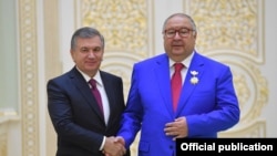 2018 йилнинг 29 август куни Шавкат Мирзиëев Алишер Усмоновни «Эл-юрт ҳурмати» ордени билан тақдирлаш тўғрисида фармон чиқарди.