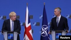 Британскиот премиер Борис Џонсон и генералниот секретар на НАТО Јенс Столтенберг одржаа заедничка прес-конференција во седиштето на НАТО во Брисел